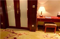 Executive Garden-View Suite