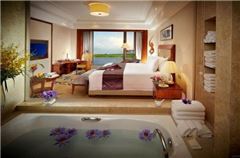 Executive Lake-view Queen Room