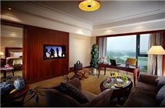 Executive Lake-view Suite