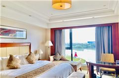 Deluxe Lake-view Queen Room