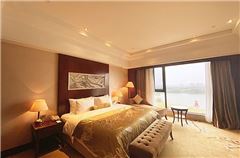 Executive Lake-view Suite