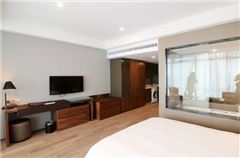 Executive Queen Room