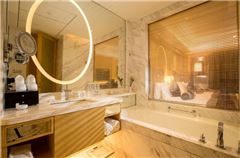 Executive Queen Room