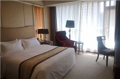 Warm Queen Room