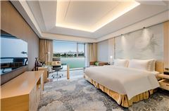 180 ° Lake View Queen Room on the Cloud