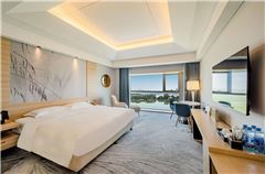 Lakeside View Queen Room