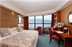Lake-view Queen Room