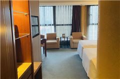 Lake-view Twin Room