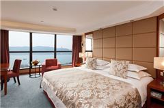 Lake-view Queen Room