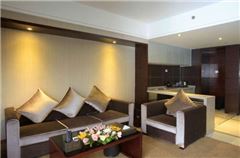 Business Queen Room