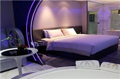 Sci-Fi  Queen Room