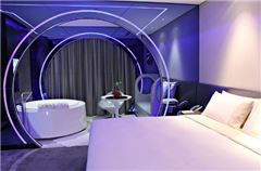 Sci-Fi  Queen Room