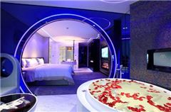 Sci-Fi  Queen Room