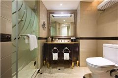 Business Queen Room