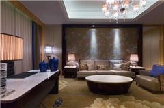 Deluxe River-view Suite