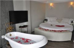 Deluxe Round-bed Room