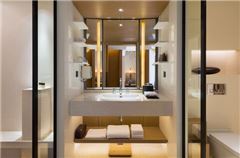 Business Queen Room