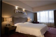 Warm Queen Room