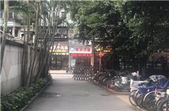 Près de l'hôtel