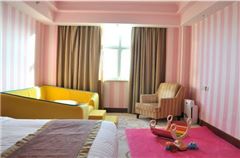 Pink World Family Thematic Room