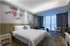 Luxury Queen Room