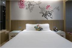 Deluxe Boutique Queen Room