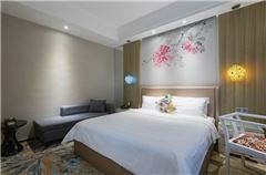 Business Queen Room