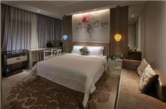 Business Queen Room