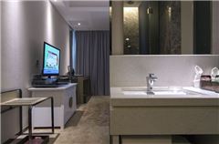 Business Queen Room
