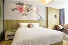 Luxury Queen Room