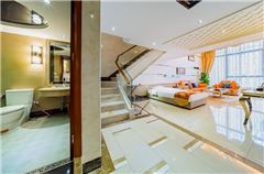 Multi-level Executive Triple Suite