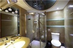 Multi-level Deluxe  Queen Suite