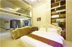 Multi-level Deluxe Triple-bed 6 Pax Suite