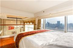 Multi-level Deluxe 2-bedroom and 1-living room Suit