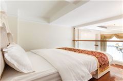 Multi-level Deluxe 2-bedroom and 1-living room Suit