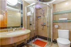 Multi-level Deluxe 2-bedroom and 1-living room Suit