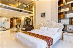 Multi-level Deluxe Triple-bed 5 Pax Suite
