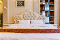Multi-level Deluxe Triple-bed 5 Pax Suite