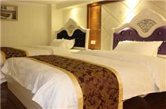 Multi-level Deluxe 3-bedroom Suit