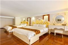 Multi-level Deluxe Triple-bed 5 Pax Suite