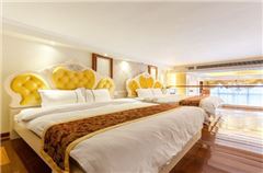 Multi-level Deluxe Triple-bed 5 Pax Suite
