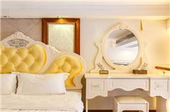 Multi-level Deluxe Triple-bed 5 Pax Suite