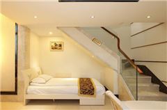 Multi-level Deluxe Triple-bed 5 Pax Suite
