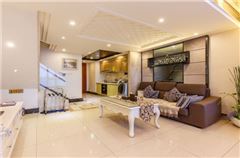 Multi-level Deluxe Triple-bed 5 Pax Suite