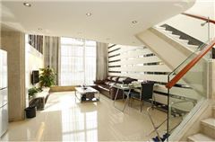 Multi-level Deluxe  Queen Suite