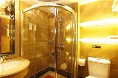 Multi-level Deluxe  Queen Suite
