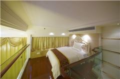 Multi-level Deluxe 2-bedroom and 1-living room