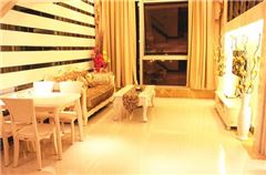 Multi-level Deluxe  Queen Suite