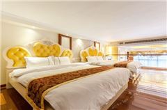 Multi-level Deluxe Triple-bed 6 Pax Suite