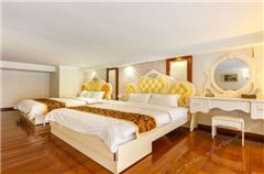 Multi-level Deluxe Triple-bed 6 Pax Suite